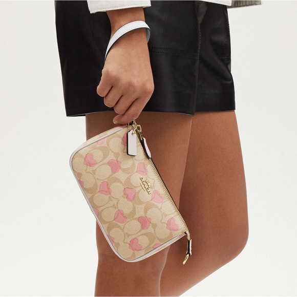 SOLD!!! Coach Nolita 19 In Heart Print Valentines - Picture 3 of 8